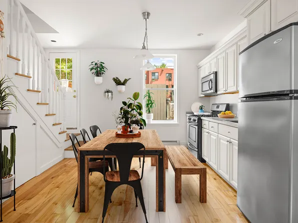 96 Pioneer Street image 1 of 13