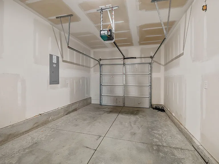 201 Sunriff Ct — Photo 32