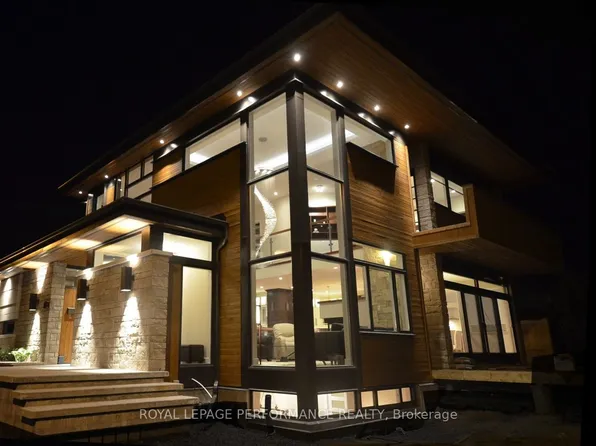 1477 Prestone Dr, Ottawa, ON K1E 1M5