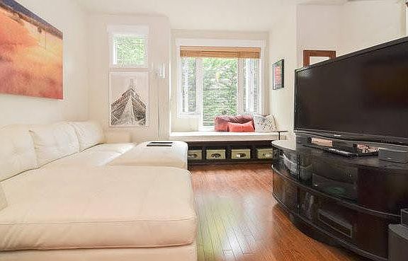2nd image of 1410 E Olive St #1410