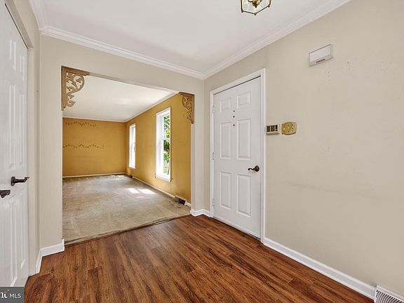 3rd image of 217 Shropshire Dr