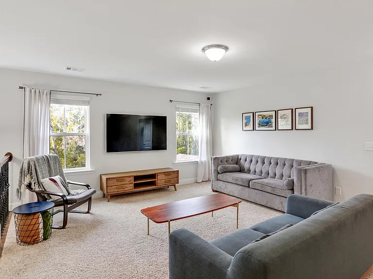 180 Shelton St — Photo 12