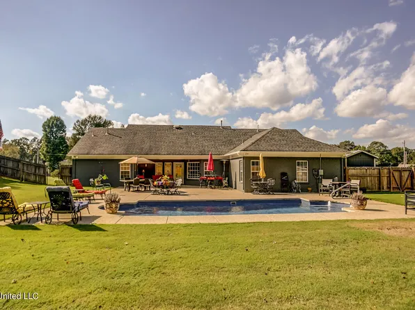 4172 S Sharon Dr, Horn Lake, MS 38637