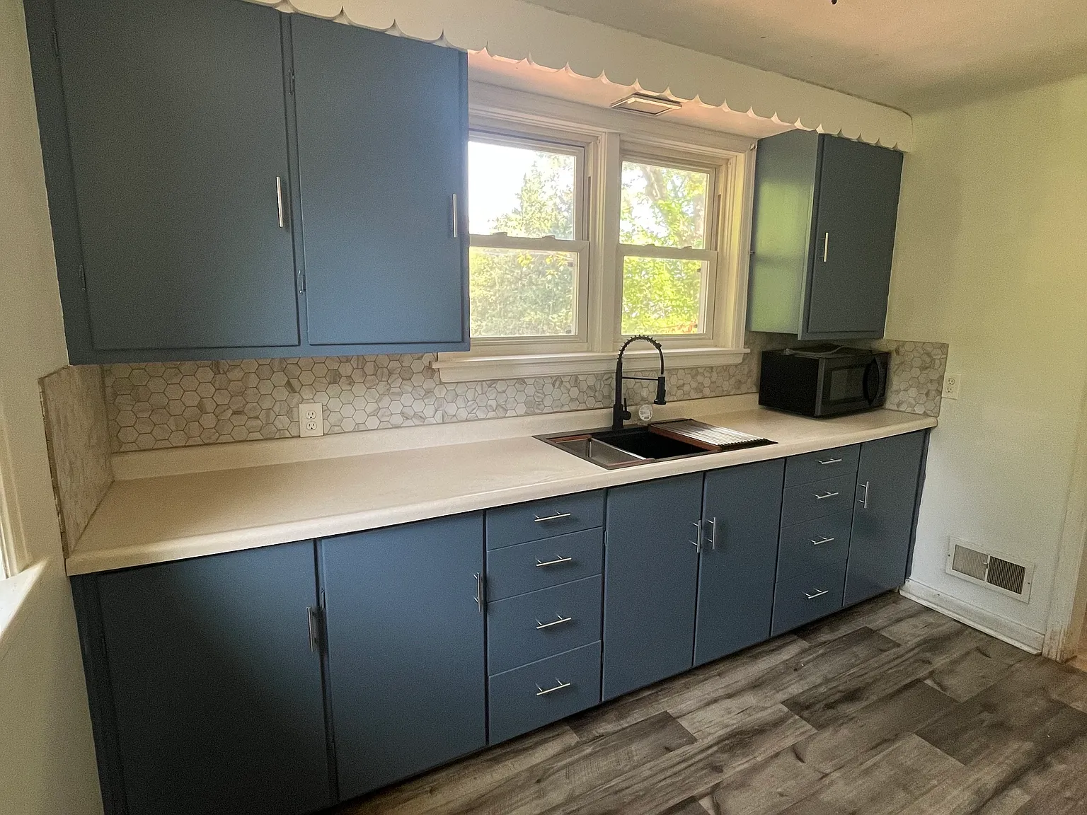 2 bed, 768 sqft, $2,050 — Photo 2