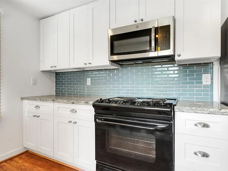129 E 31st 1/2 St — Photo 8