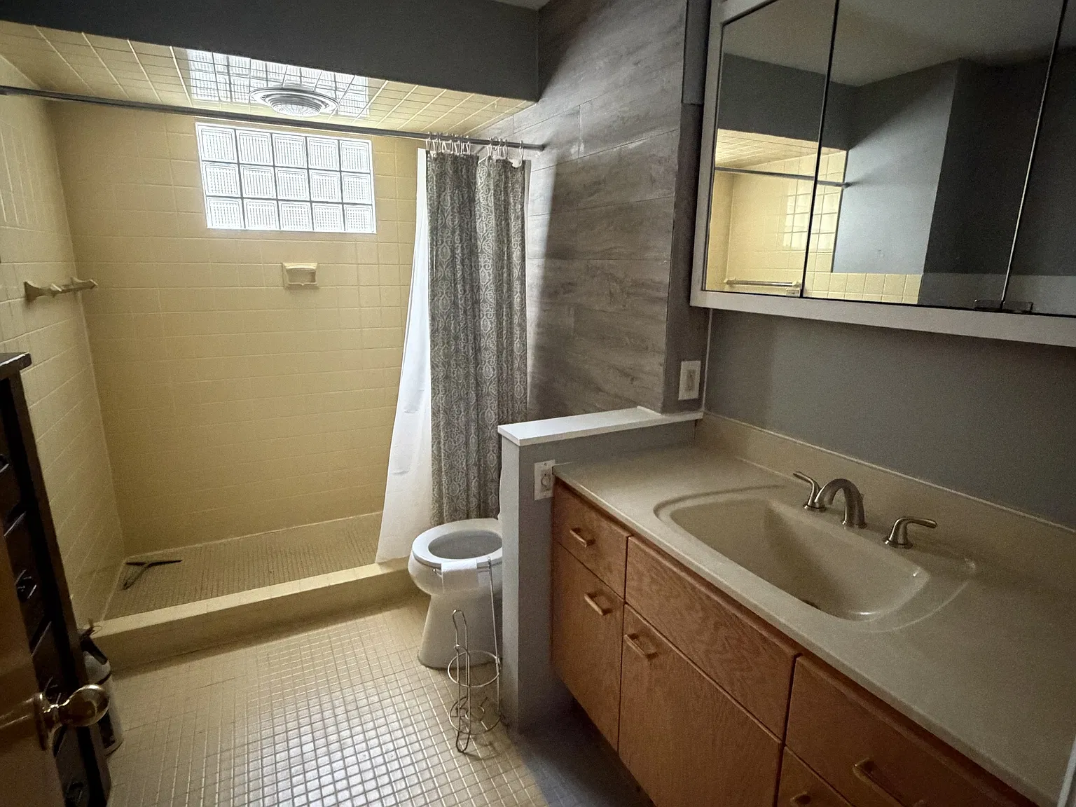 421 West Lawrence Avenue - 1 — Photo 3