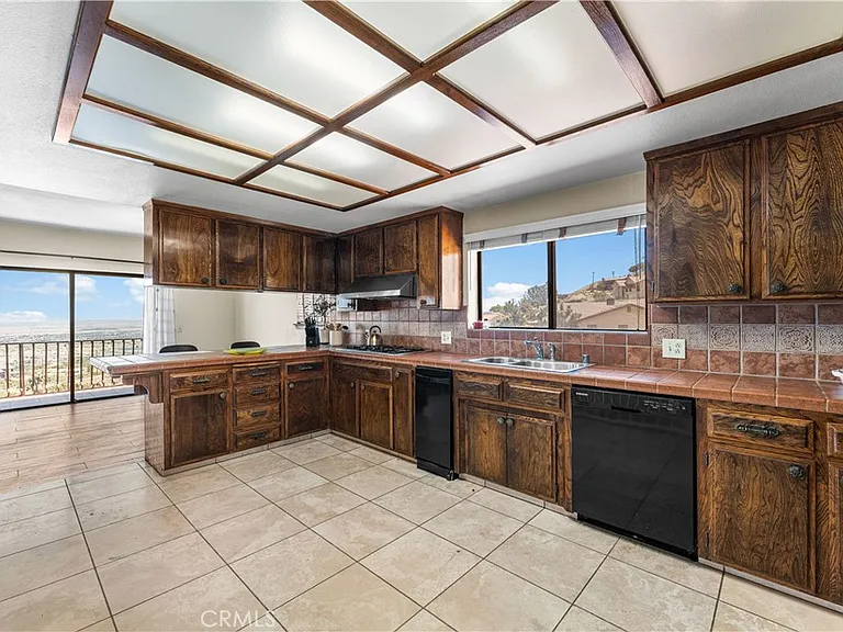 1055 Lakeview Dr — Photo 29