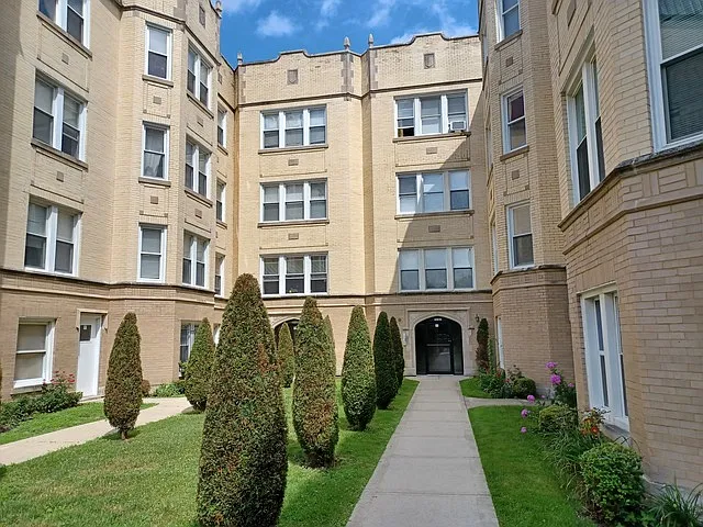 3 bed, $2,250 — Photo 1