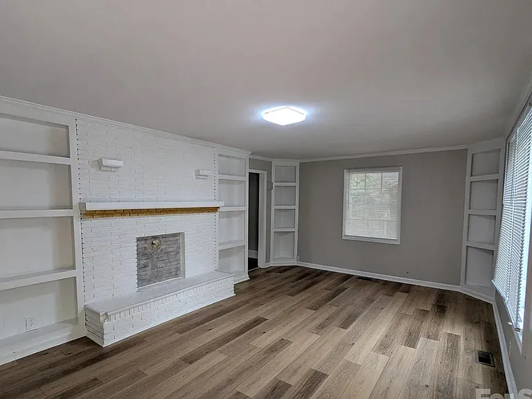 1203 W Crowell St — Photo 11