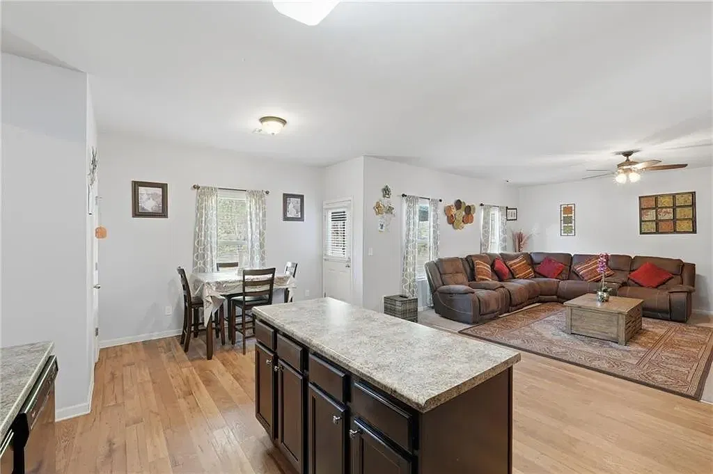 5 bed, 2.5 bath, 2654 sqft, $2,450 — Photo 4