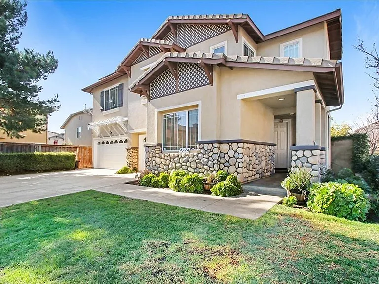 4774 Creekway Ln — Photo 2