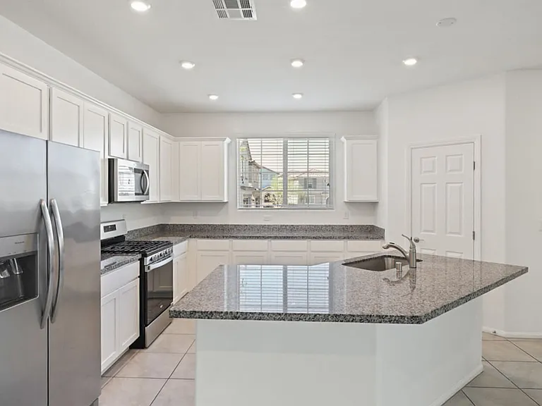 10589 Sariah Skye Ave — Photo 11