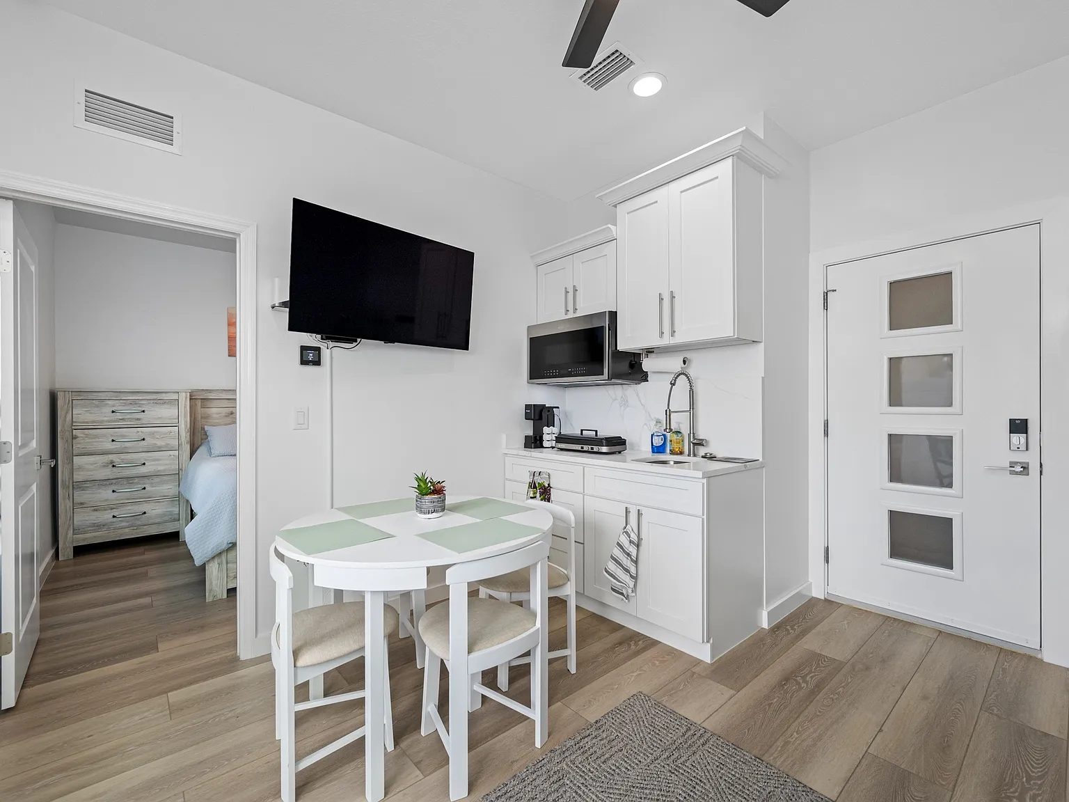 1 bed, 400 sqft, $1,950 — Photo 2
