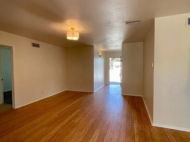 123 Hastings Ave — Photo 11