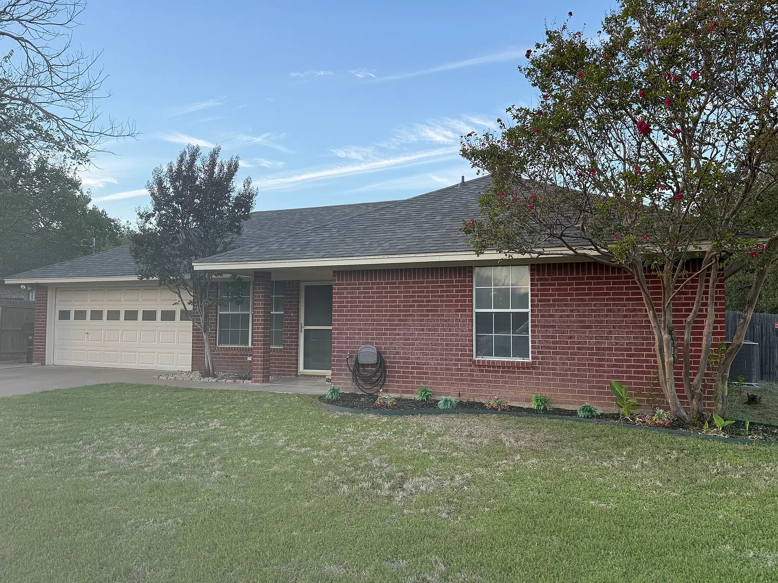3 bed, 1044 sqft, $1,600 — Photo 2