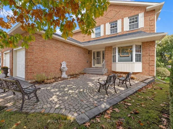 702 Parkside Cres, Kingston, ON K7M 8A7