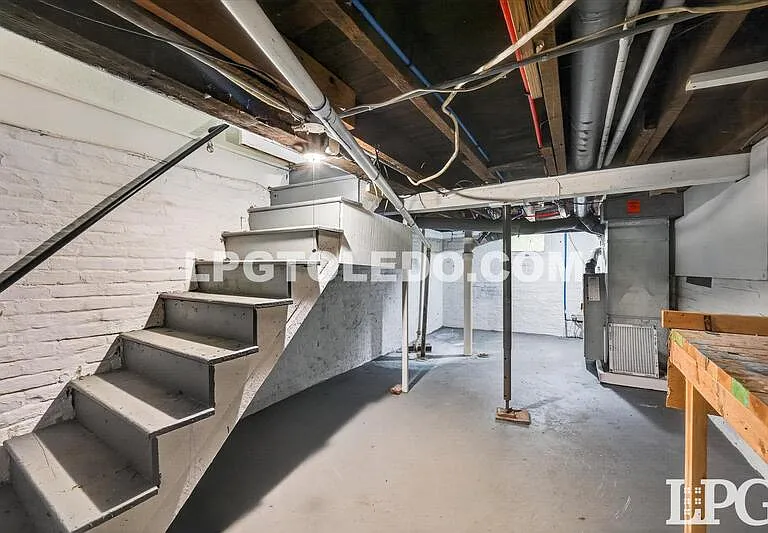 921 Berry St — Photo 32