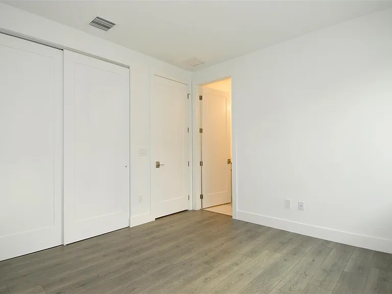 1435 SW 23rd St — Photo 20