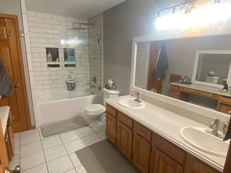 2nd image of 1565 Waterloo Ave