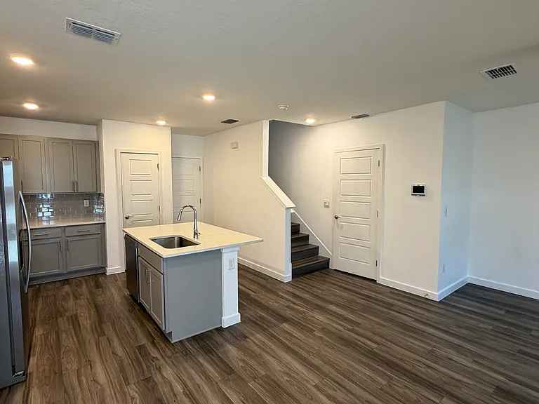 198 E Church Ave — Photo 5