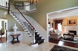 2nd image of 1325 Canterbury Cir