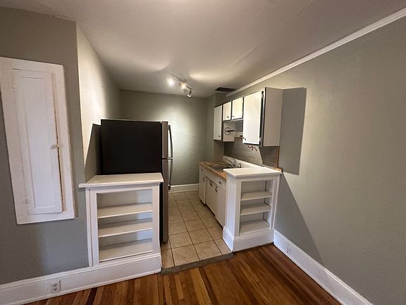 5th image of 152 Walnut St #6