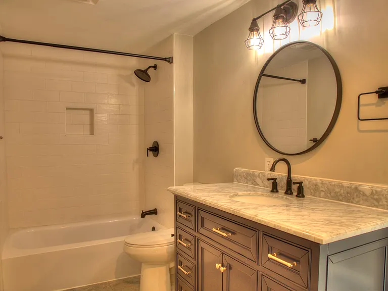 1619 Lawson Ave — Photo 8