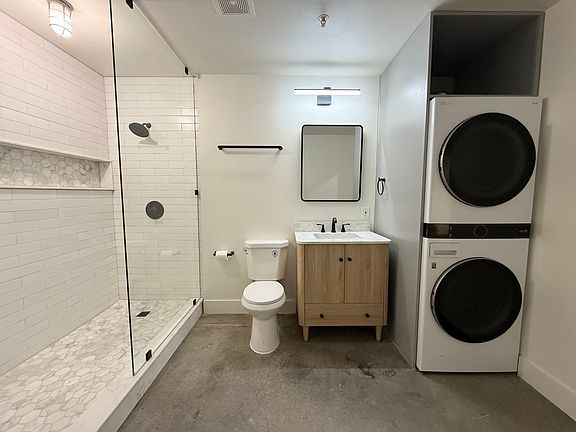 3rd image of 1122 Jackson St APT 522