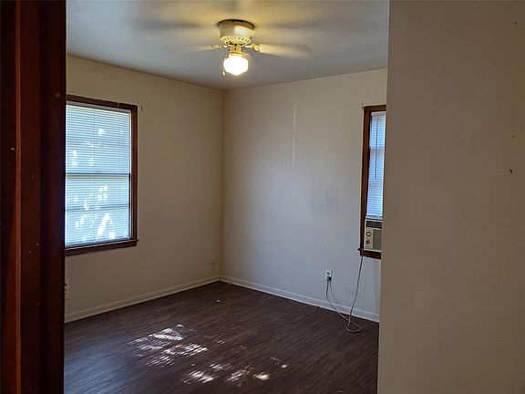 4th image of 2726 Beech St