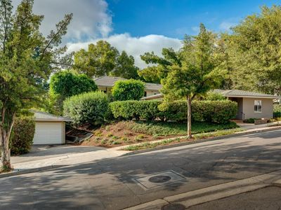 220 Glenullen Dr, Pasadena, CA, 91105