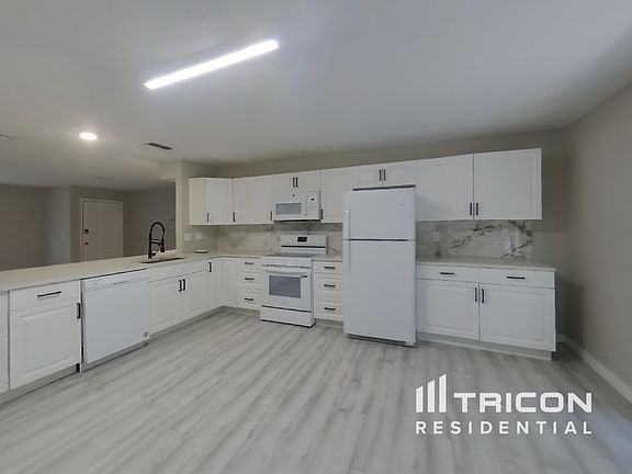 4th image of 2058 Poinsetta Ave