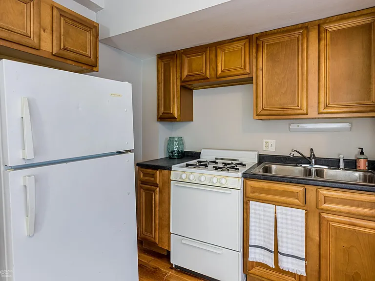 7301 N. Sheridan — Photo 11