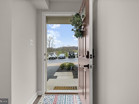 5th image of 10647 Brewerton Ln