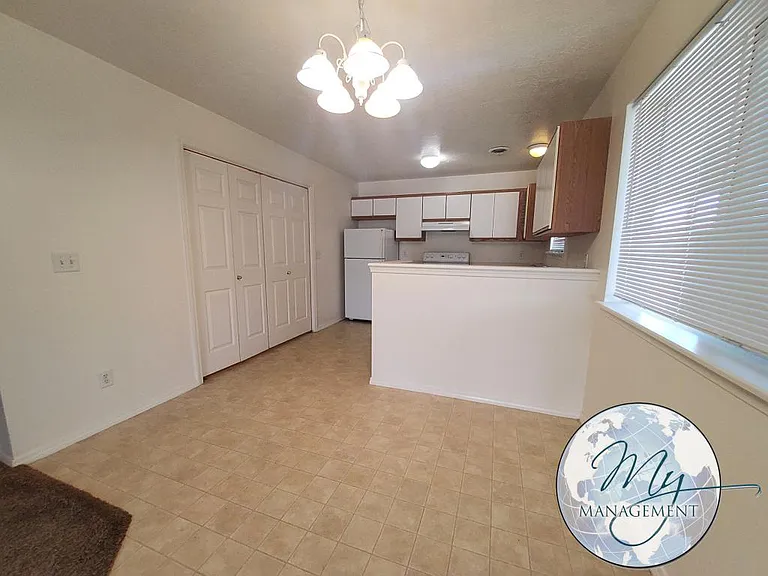 3 bed, 2.0 bath, 1180 sqft, $1,590 — Photo 27
