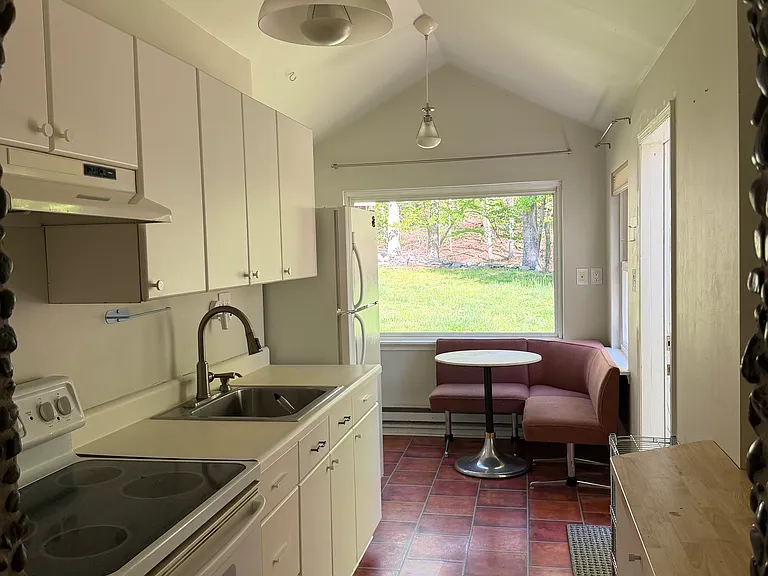 800 Hallet Rd — Photo 7