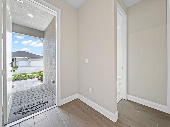 4th image of 6600 NW Cloverdale Avenue