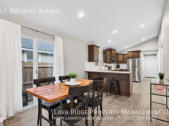 3rd image of 949 NW Upas Ave