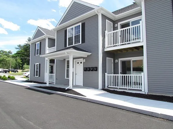 1093 Main St #3