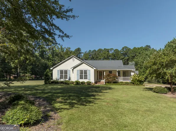 85 Club Forest Dr, Tennille, GA 31089