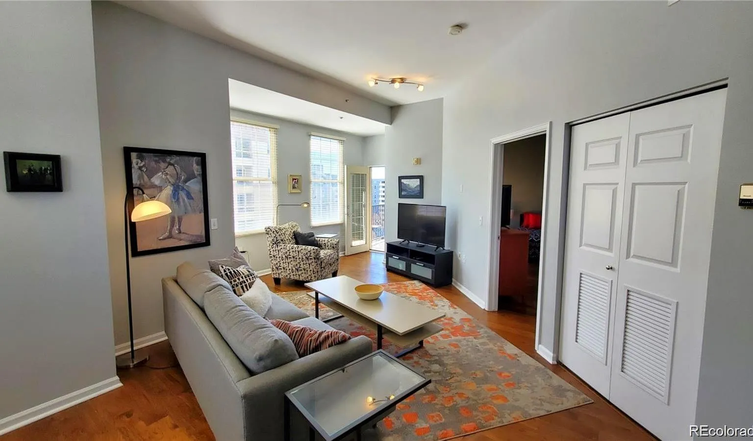 Belvedere Tower Condos — Photo 3