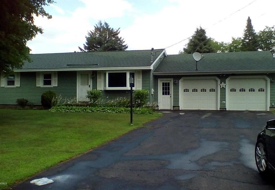 1st image of 1 Hilton Dr