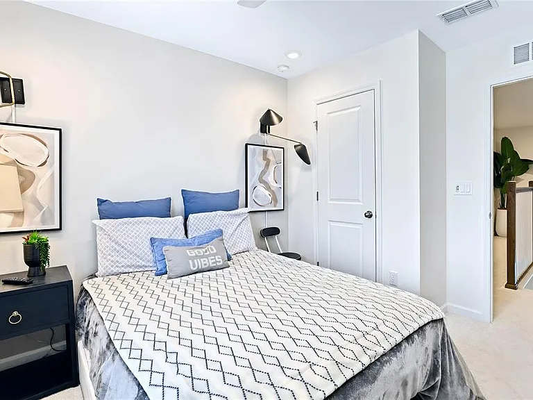 1120 Lakeshore Breeze Pl — Photo 20
