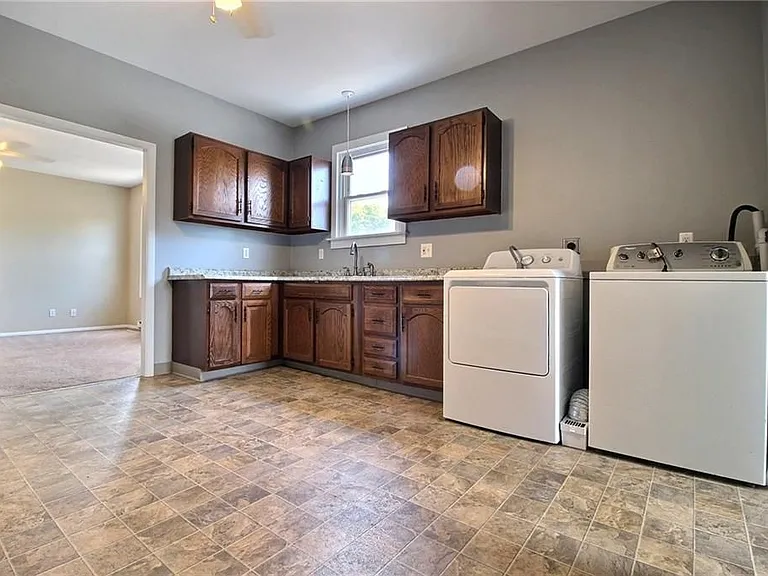 33 Railroad Ave #2 — Photo 1