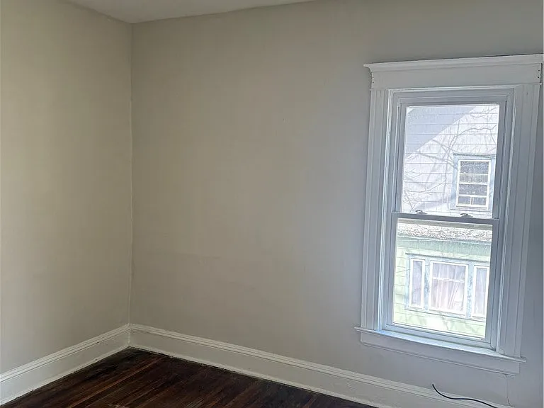 238 Oxford Ave #UPPER — Photo 10