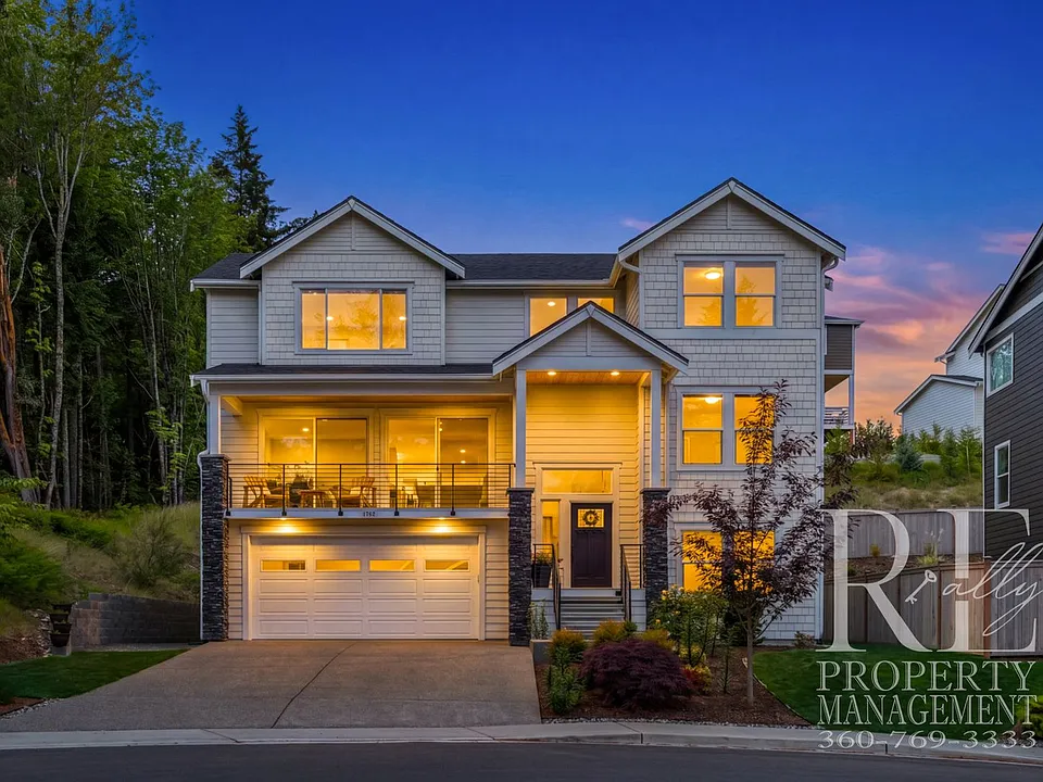 1762 NE Crystallia Ct