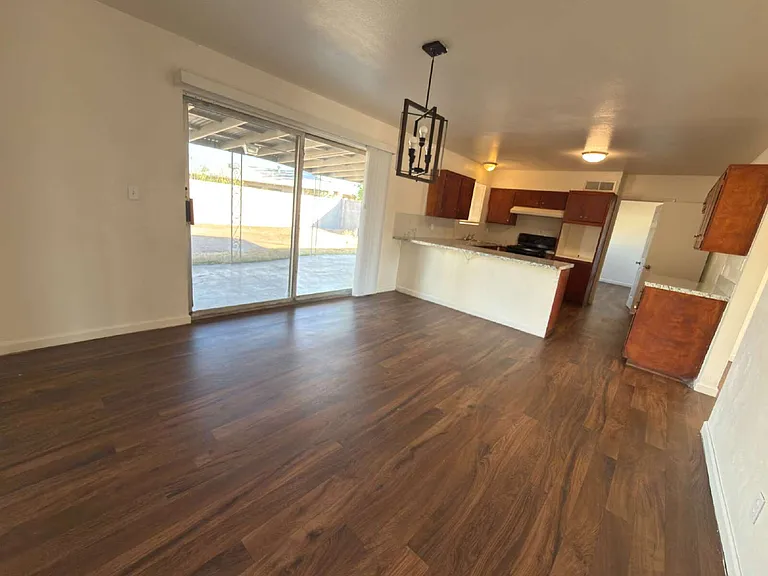 3627 W Northview Ave — Photo 2