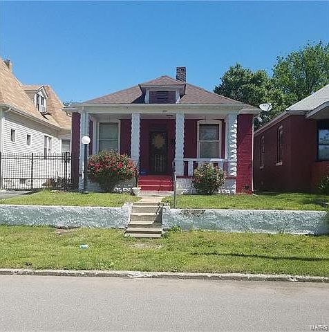1st image of 2939 Summit Ave