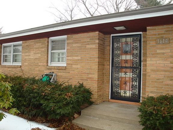 2nd image of 1614 Charlotte Dr