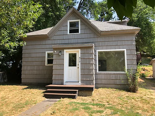 610 NE Gray Ln Photo 1