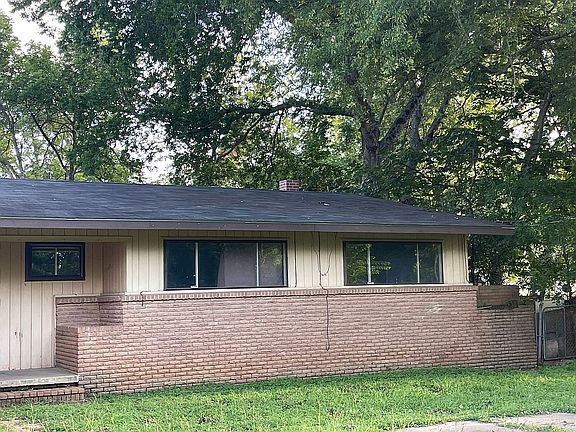 3rd image of 800 E Burnett Ave